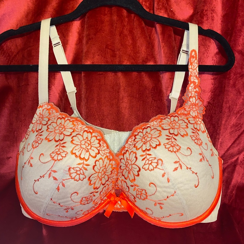 Cacique Bra, Size 38DD